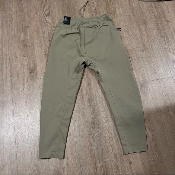 Nike Sportswear Woven Pants Men's Khaki Tapered Legs Size Medium - Picture 3 of 5